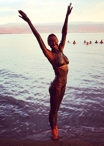 Stacy Keibler tutta infangata: foto