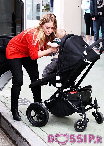 Hilary Duff a spasso con Luca: foto