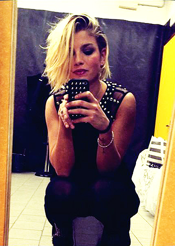 Emma, dal camerino al social: foto