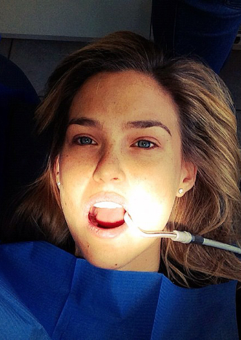 Bar Refaeli dal dentista