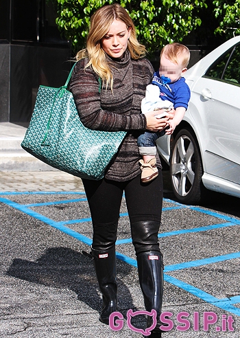 Hilary Duff non teme la pioggia: foto