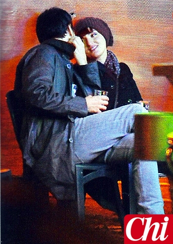 Arisa, baci nella notte con Lorenzo