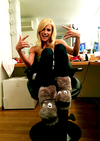 Ciabatte in allegria per Michelle Hunziker