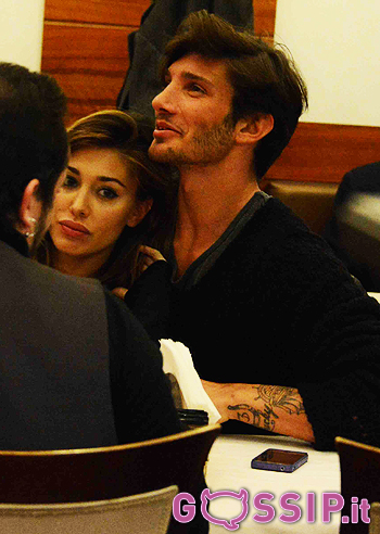 Belen e Stefano, per aperitivo tanti baci Belen e Stefano, per aperitivo tanti baci