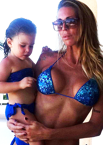 Guendalina Canessa in bikini con Chloe