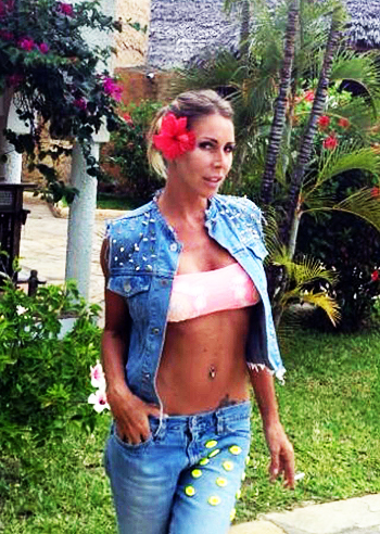 Look Anni '80 per Guenda Canessa in Kenya Look Anni '80 per Guenda Canessa in Kenya