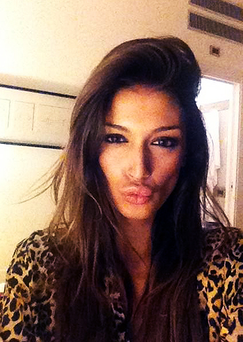 Cristina Buccino, baci social da single