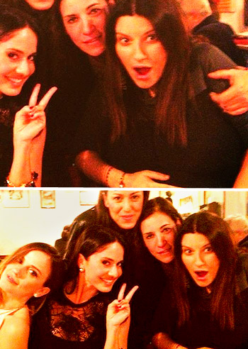 Laura incinta fa gli auguri con le amiche 'famous'