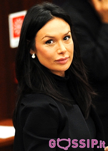 Nicole Minetti dà la sua benedizione alla Pascale