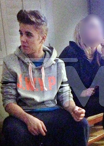 Justin Bieber fuma marjuana col rapper in hotel