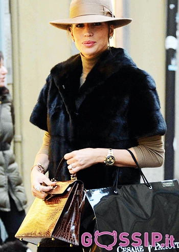 Claudia Galanti, shopping con Arnaud e Liam Claudia Galanti, shopping con Arnaud e Liam