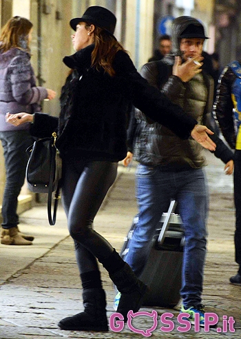 Nicole Minetti, basta paparazzi! Nicole Minetti, basta paparazzi!