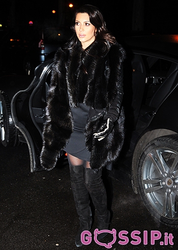 Kim Kardashian incinta a Parigi: foto