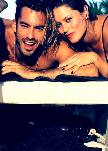 Lola Ponce, ancora in bikini incinta Lola Ponce, ancora in bikini incinta