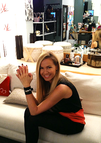 Federica Panicucci si rilassa in camerino