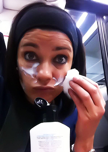 Ana Laura Ribas, si rifà il look in treno