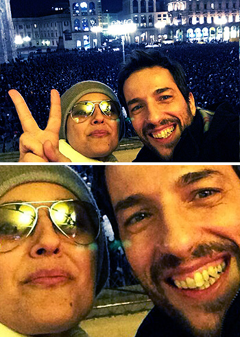 Rosita Celentano con il suo Federico in Piazza Duomo per Grillo