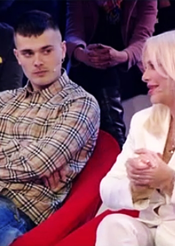 Cicciolina in tv con il figlio