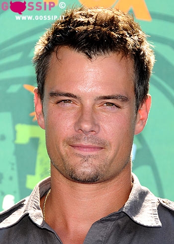 Josh Duhamel: "Parlo con la pancia di Fergie"