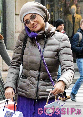 Rosita Celentano, fascinosa per lo shopping Rosita Celentano, fascinosa per lo shopping