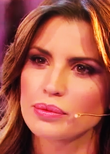 Claudia presenta i suoi 'gioielli' a 'Domenica Live' Claudia presenta i suoi 'gioielli' a 'Domenica Live'