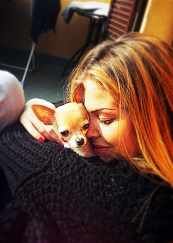 Costy e la sua cagnolina baciate dal sole