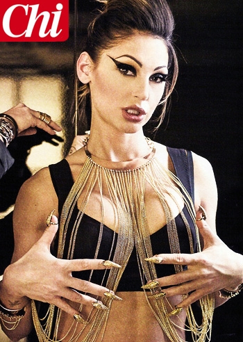 Anna Tatangelo, mamma sexy? Macché...!