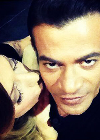 Karina Cascella, un kiss per Gianni Sperti