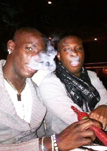 SuperMario, dopo il gol il narghilè