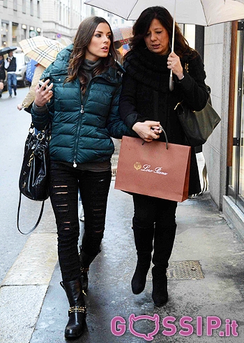 Alessia Reato, la velina fa shopping con mammà