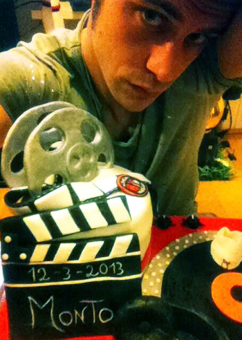 Andrea Montovoli, super torta per i 28