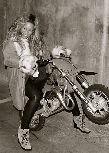 Beyoncé in moto su Instagram