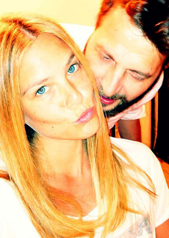 Bar Refaeli, una spuntatina ai capelli