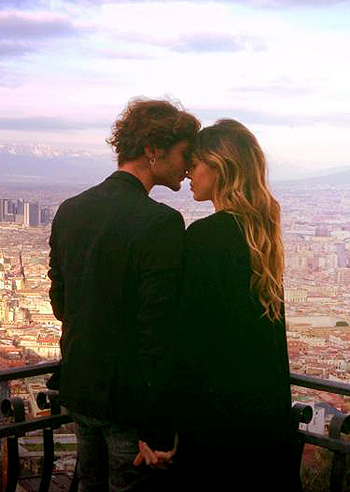 Belen con De Martino romantici a Napoli Belen con De Martino romantici a Napoli