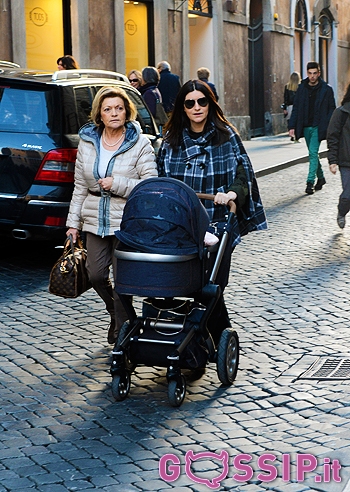 Laura Pausini con Paola e la mamma a Roma
