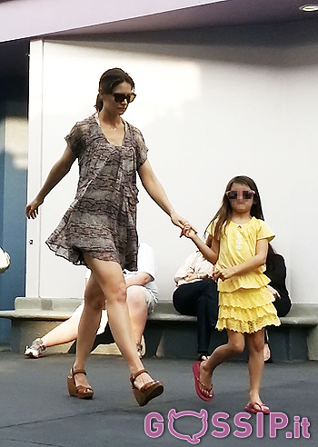 Katie Holmes porta Suri a Disney World
