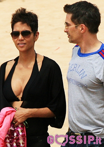 Halle Berry in vacanza alle Hawaii: foto