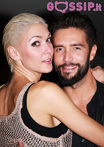 Alex Belli con la sua Katarina in discoteca