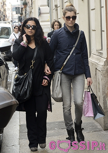 Vittoria Puccini, passeggiata con un'amica