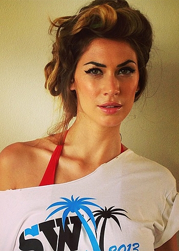 Melissa Satta, in Thailandia 'at work'