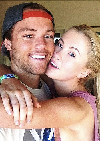 Ireland Baldwin col fidanzato su Twitter