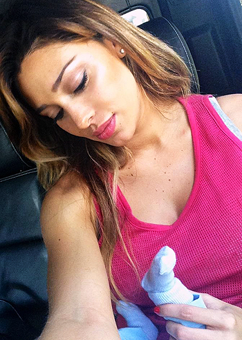 Belen mostra i piedini di Santiago