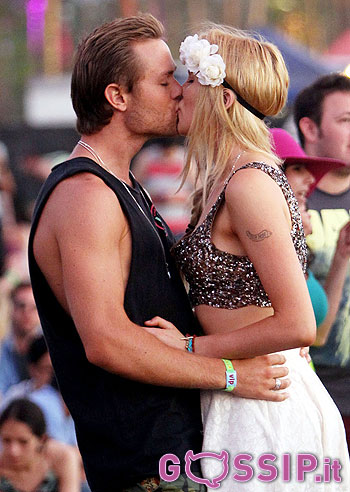Ireland Baldwin e il fidanzato al Coachella