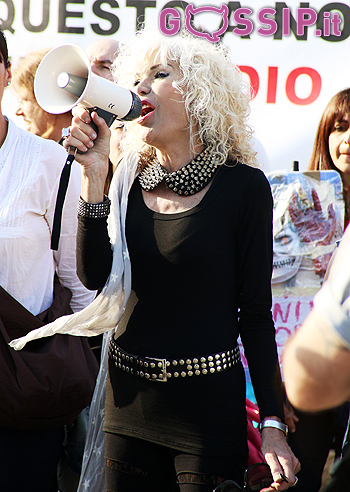 Fiordaliso e Donatella Rettore contro la vivisezione