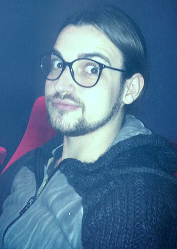 Valerio Scanu 'occhialuto' sul social Valerio Scanu 'occhialuto' sul social