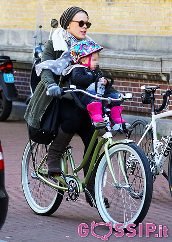 Pink ad Amsterdam con la figlia e il marito