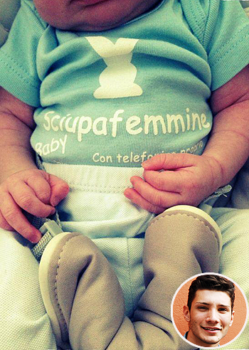 Stefano De Martino impegnato con uno 'sciupafemmine' Stefano De Martino impegnato con uno 'sciupafemmine'