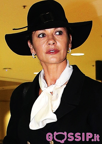 Catherine-Zeta Jones di nuovo in clinica