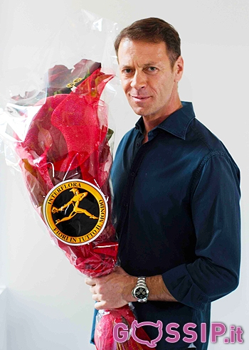 Il 12 maggio i fiori li porta Rocco Siffredi