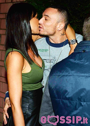 Nicole Minetti, tenerezze con Guè Pequeno Nicole Minetti, tenerezze con Guè Pequeno